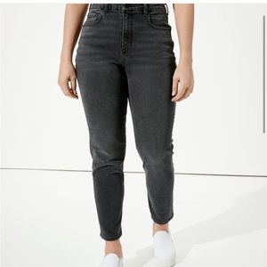 American Eagle stretch curvy Mom jean